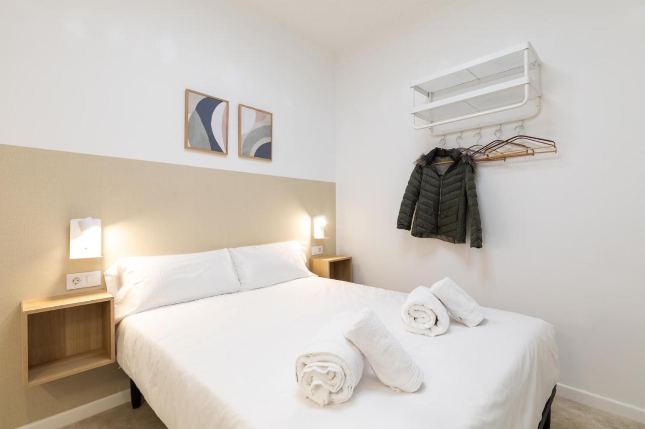 Interior Double Room with Shared Bathroom,1522106332:JPEG